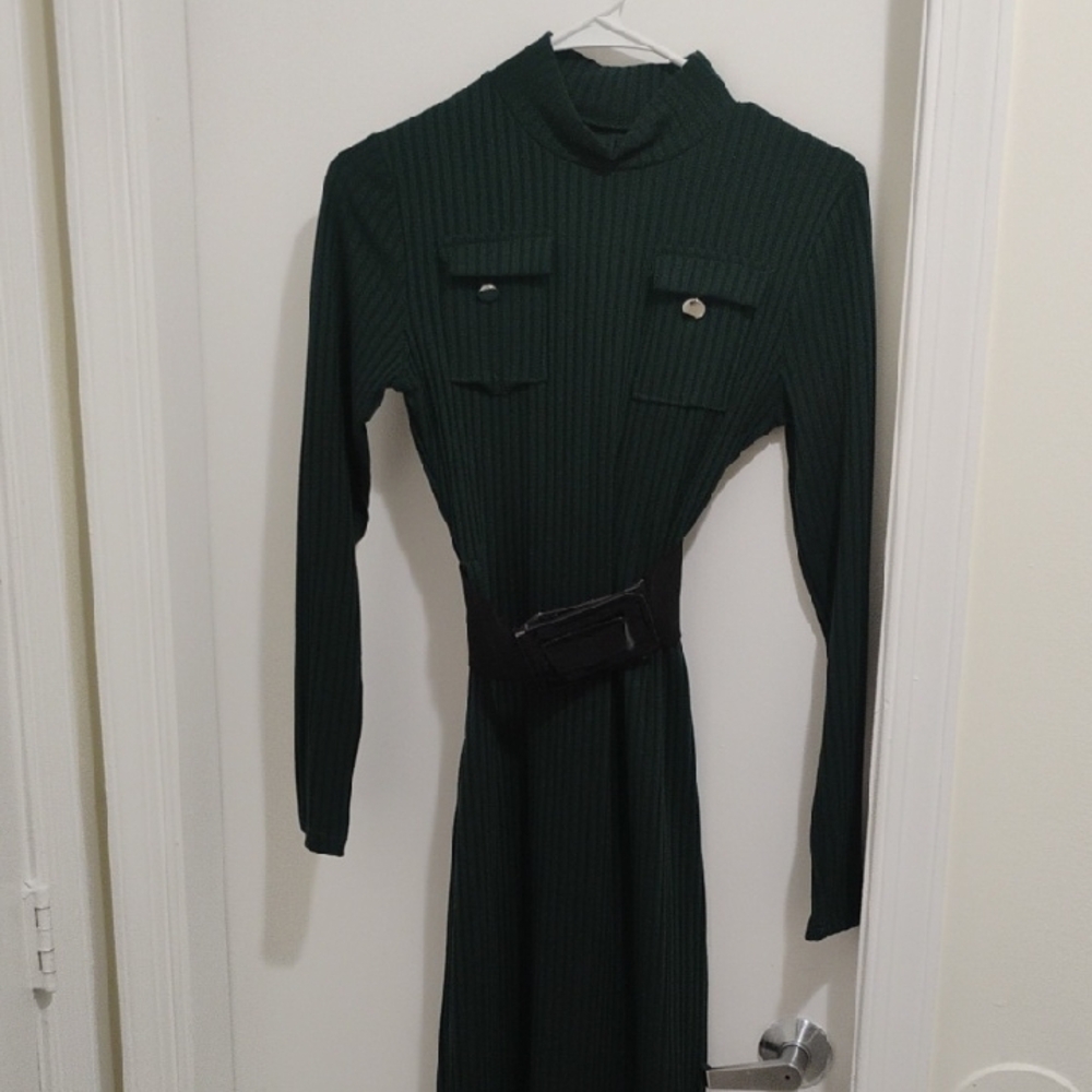Green Sheath Dress with Cuffed Long Sleeves and Mock Neck
